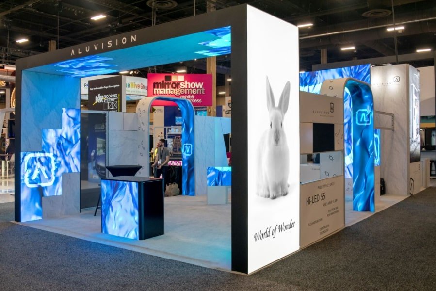 trade-show-booth-design-ideas-led-tiles-display-and-panels